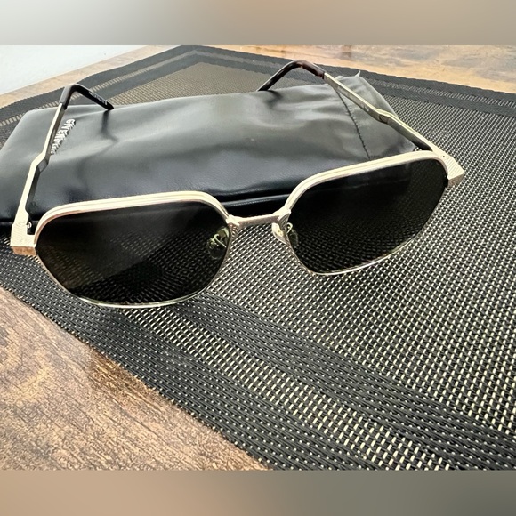 Givenchy Men's Sunglasses in Black and Gold - Picture 2 of 7